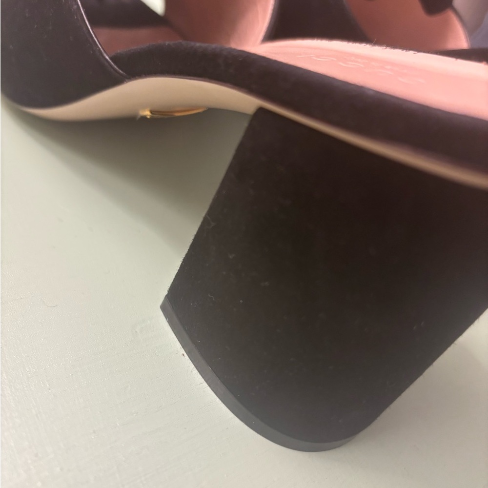Gucci Marmont
Double G Logo Suede Slides
Women's Size 41/10-10.5 euc worn once! - Picture 3 of 8